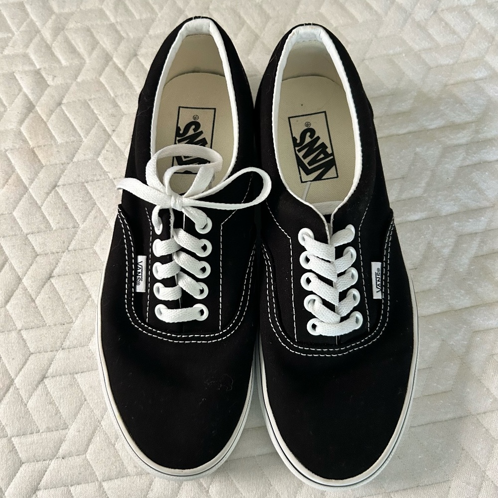 Vans Unisex Era Shoes - Black/White, Size 7.0 Men / 8.5 Women / 39 EUR